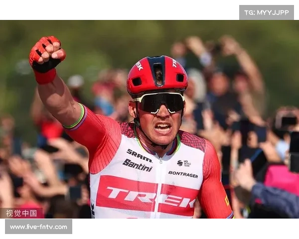 佩德森赢得环意第一赛段,穿上首件粉衫